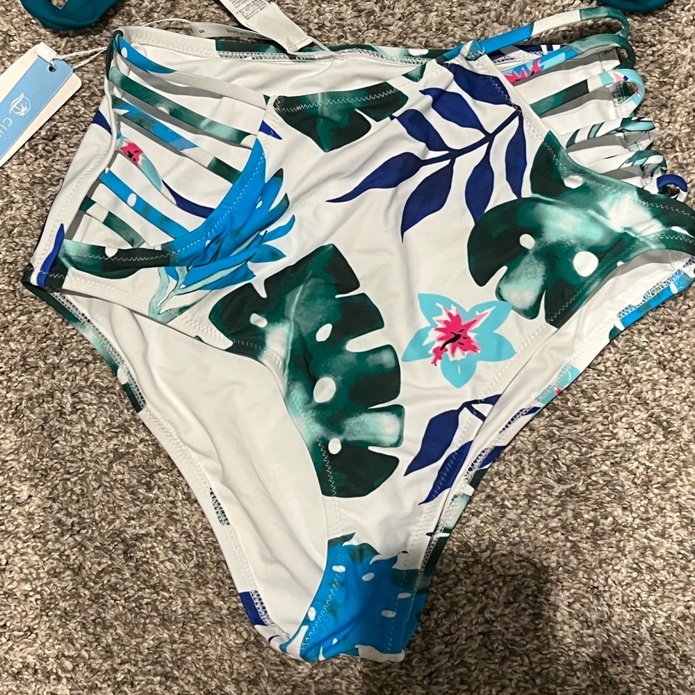 Cupshe Bikini - Picture 2 of 4